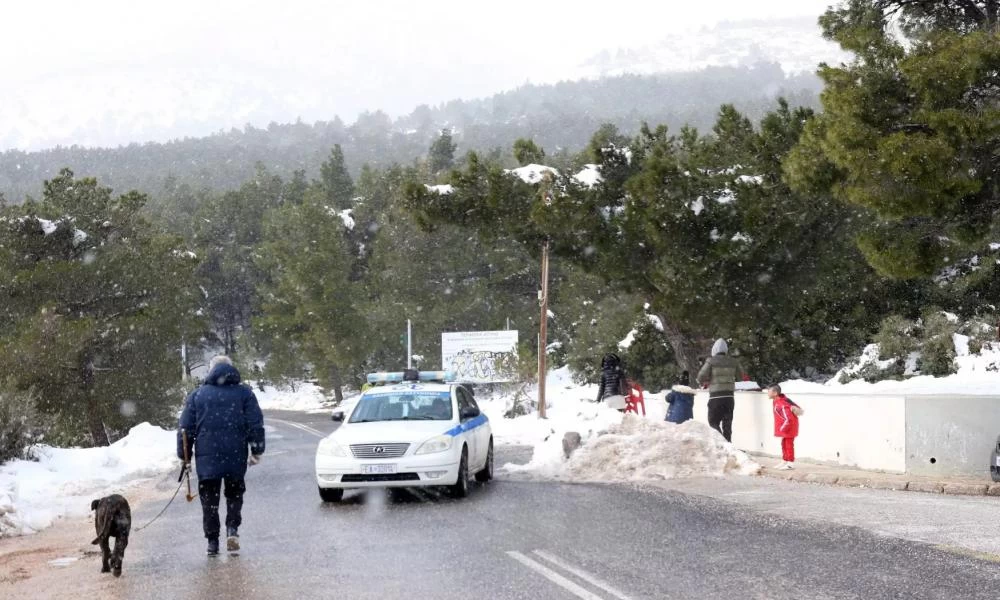 Καιρός: Κυλοφορούν ξανά τα φορτηγά στην εθνική Ελευσίνας–Θηβών